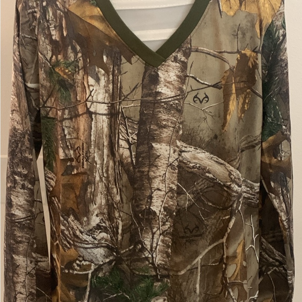 SHE Realtree Outdoor Women’s V Neck Long Sleeve Pullover